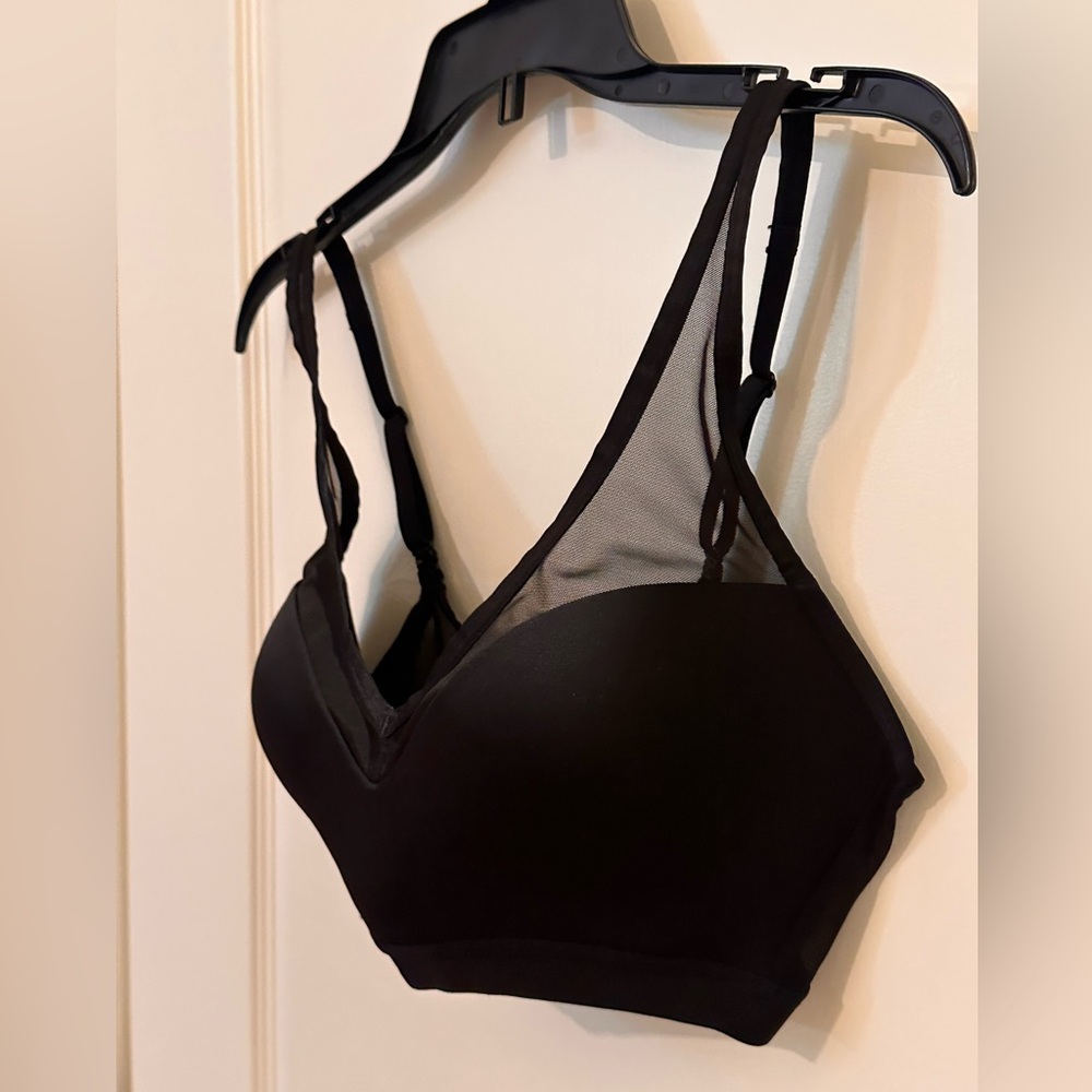 Victorias Secret, 34DD, incredible lightweight max, black bra